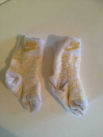 n°42 : chaussette jaune 2€