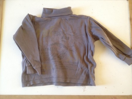 n°5 : pull gris foncé à 4.20€